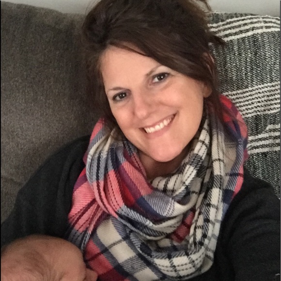 Meet your Posher, Angie - Picture 2 of 6